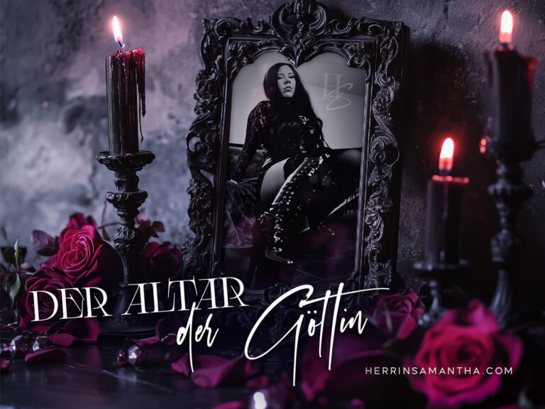 Ein wunderschöner, mysteriöser Altar mit einem Bild der Herrin Samantha. Auf dem Bild trägt sie ein kinky Outfit aus Leder, sowie kniehohe Lackstiefel in schwarz.